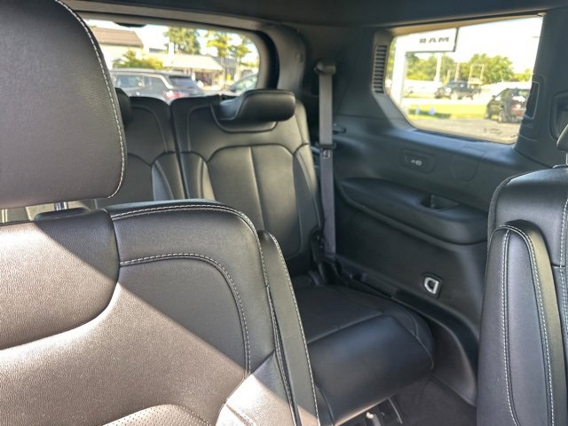 Used 2024 Jeep Grand Cherokee L Limited w/ Luxury Tech Group II image 32