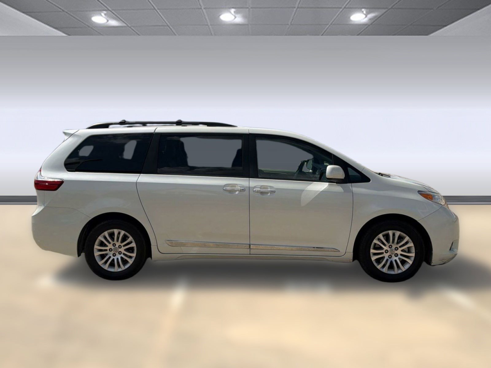 Used 2017 Toyota Sienna XLE w/ XLE Navigation Package FWD image 8