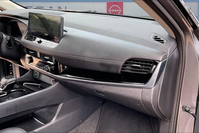 Used 2026 Nissan Rogue SL FWD image 25
