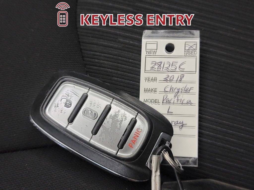 Used 2018 Chrysler Pacifica L FWD image 29