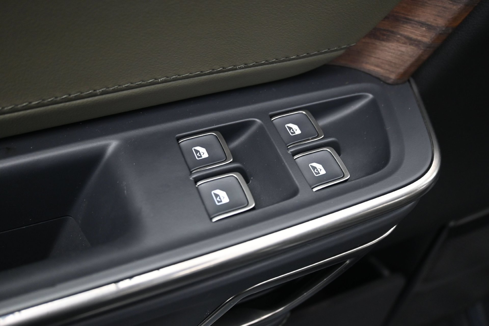 Used 2023 Rivian R1S Adventure Quad AWD/4WD image 19