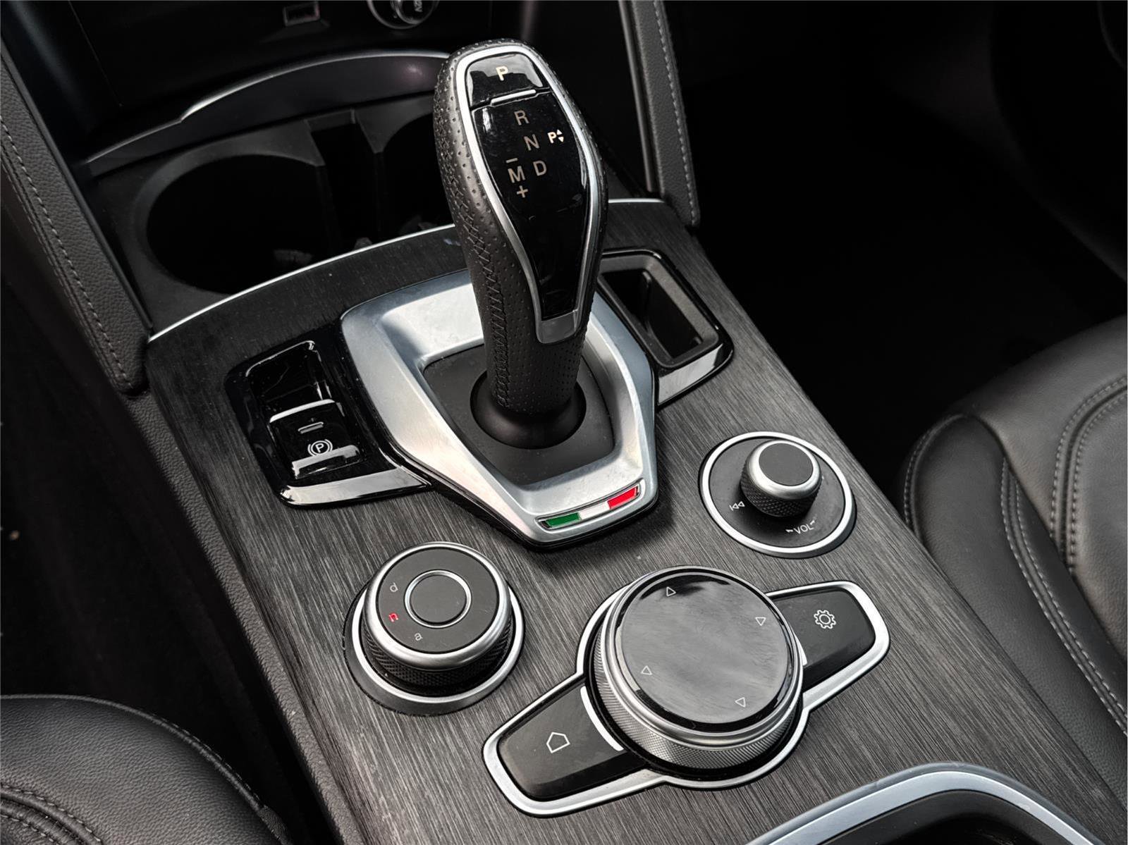 Used 2022 Alfa Romeo Stelvio Sprint image 14