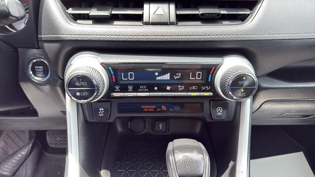 Used 2021 Toyota RAV4 XLE AWD/4WD image 25
