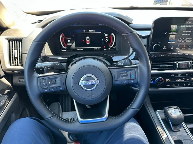 Used 2025 Nissan Pathfinder Platinum AWD/4WD image 37