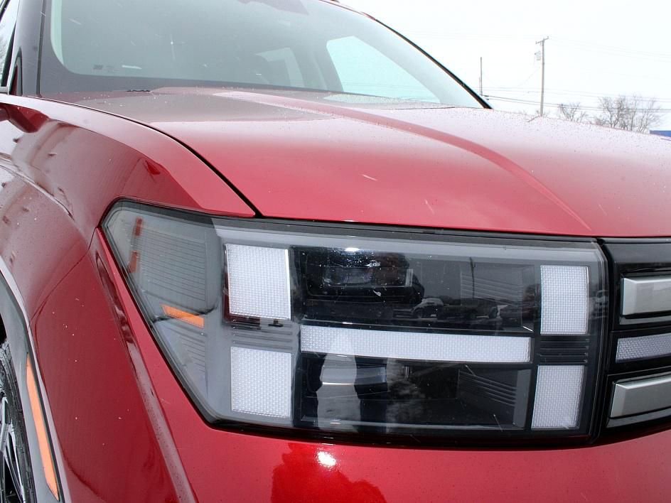 Used 2025 Hyundai Santa Fe SEL FWD image 8