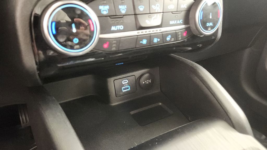 Used 2022 Ford Escape SEL image 18