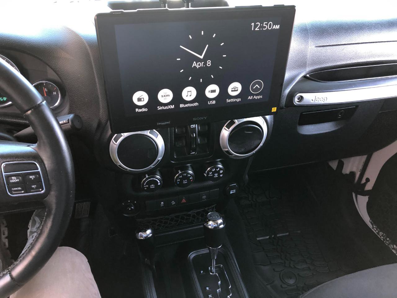 Used 2016 Jeep Wrangler Unlimited Rubicon image 35