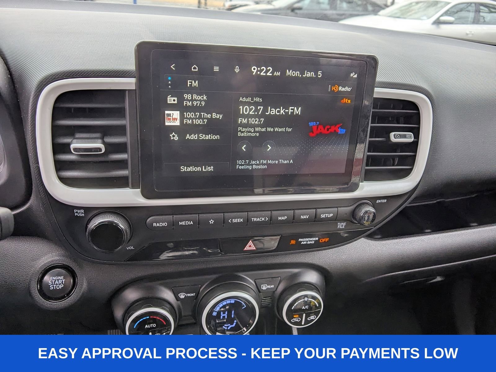 Used 2024 Hyundai Venue Limited image 27