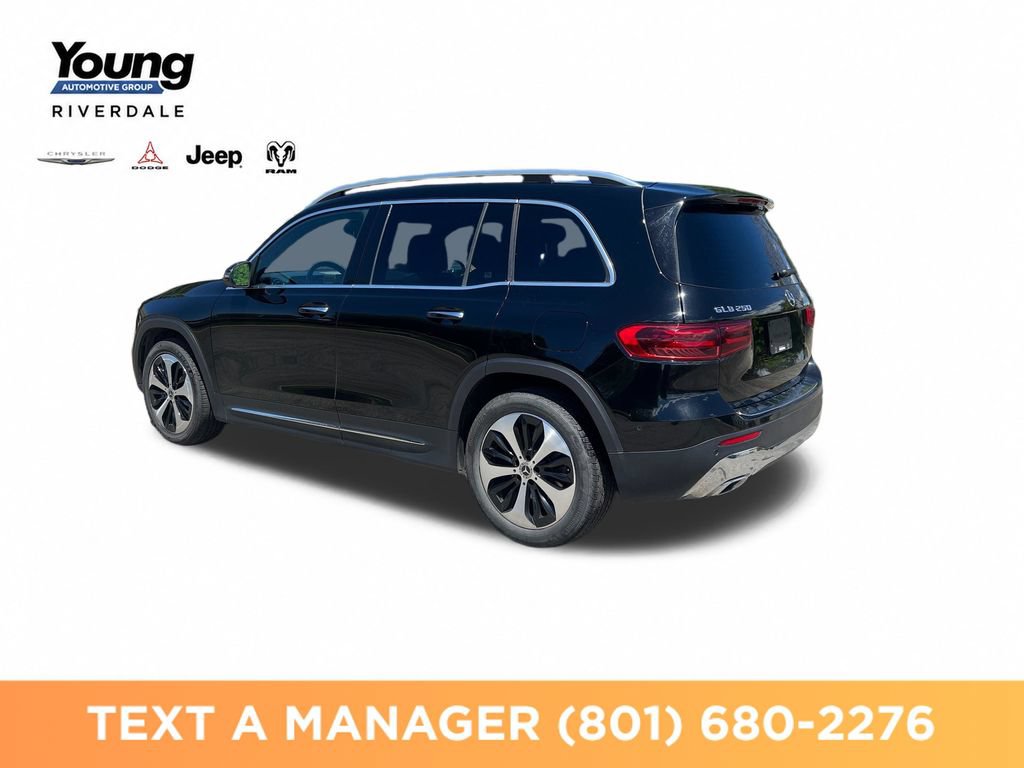 Used 2025 Mercedes-Benz GLB 250 4MATIC image 3