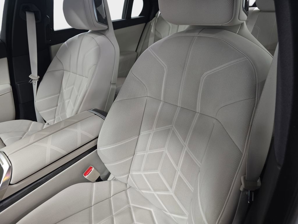 Used 2025 BMW 760i xDrive 760i xDrive w/ Premium Package image 17