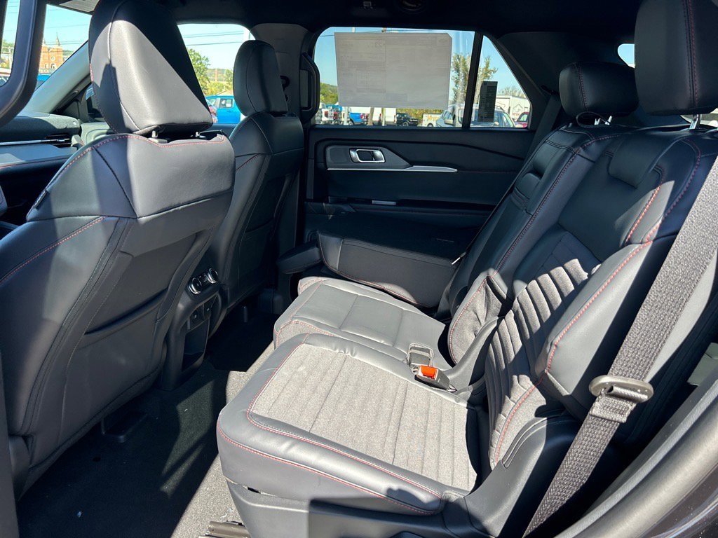 New 2026 Ford Explorer ST-Line w/ ST-Line Street Pack image 6