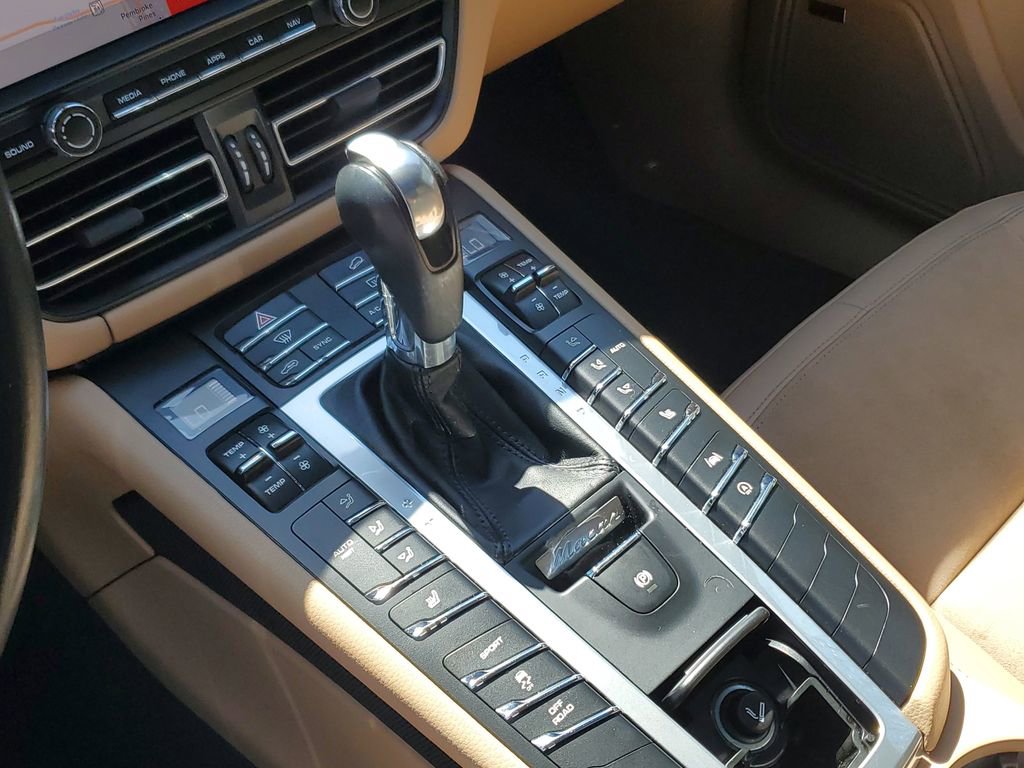 Used 2021 Porsche Macan image 30