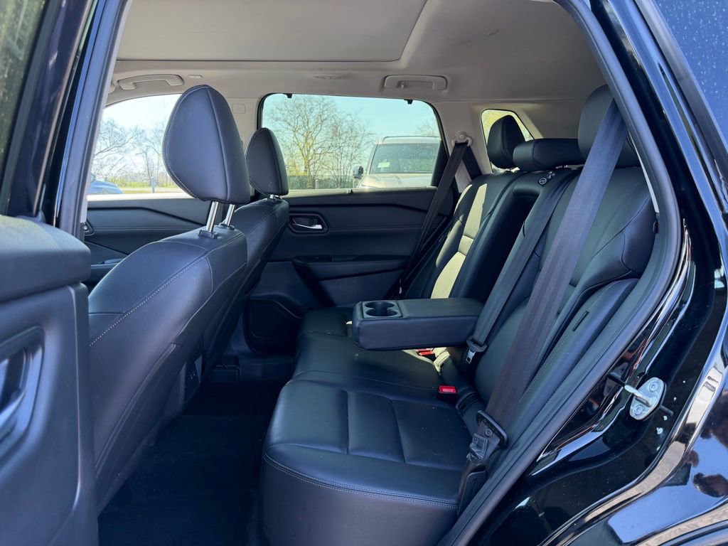 Used 2025 Nissan Rogue SL w/ Tech Package image 15