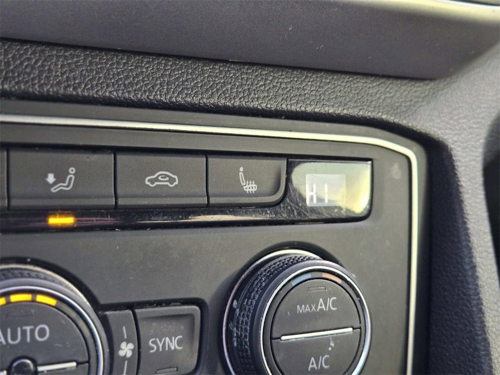 Used 2021 Volkswagen Atlas Cross Sport SE image 28