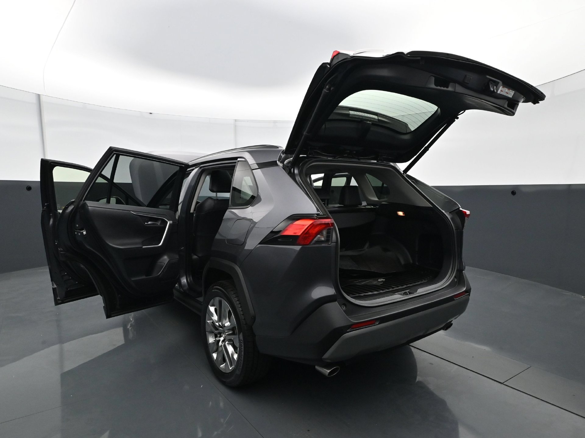 Used 2019 Toyota RAV4 Limited w/ Cold Weather Package AWD/4WD image 32