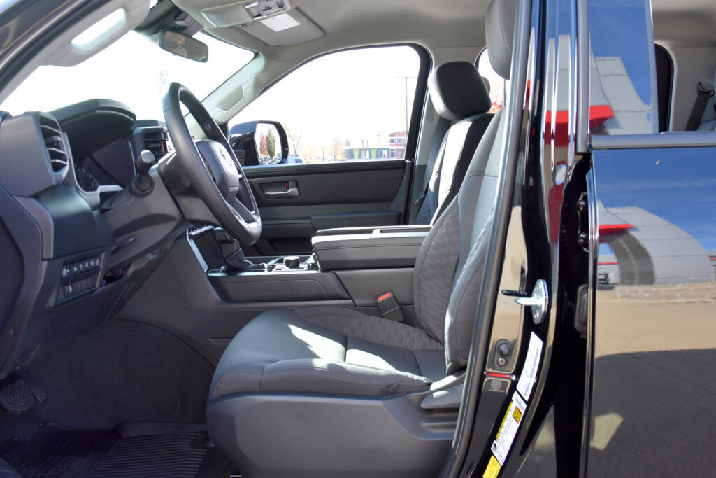 New 2023 Toyota Tundra SR5 w/ SR5 Convenience Package AWD/4WD image 4