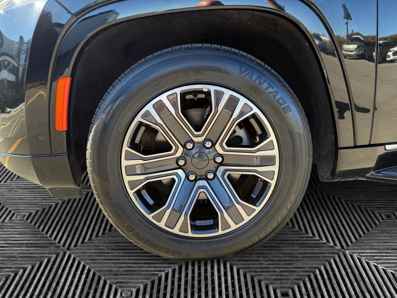 Used 2023 Jeep Wagoneer L Series II image 9