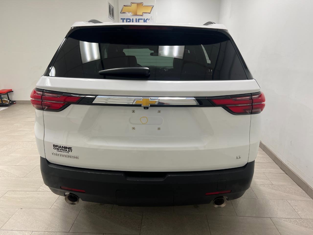 Used 2023 Chevrolet Traverse LT FWD image 17