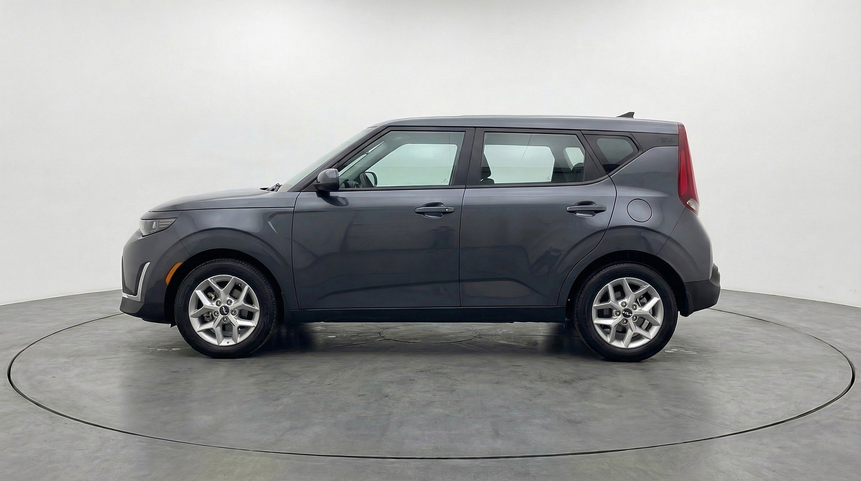 Used 2025 Kia Soul LX w/ LX Technology Package image 5