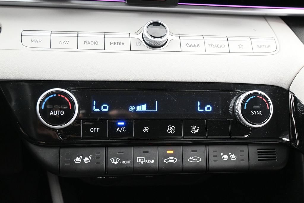 Used 2024 Hyundai Elantra Limited FWD image 20