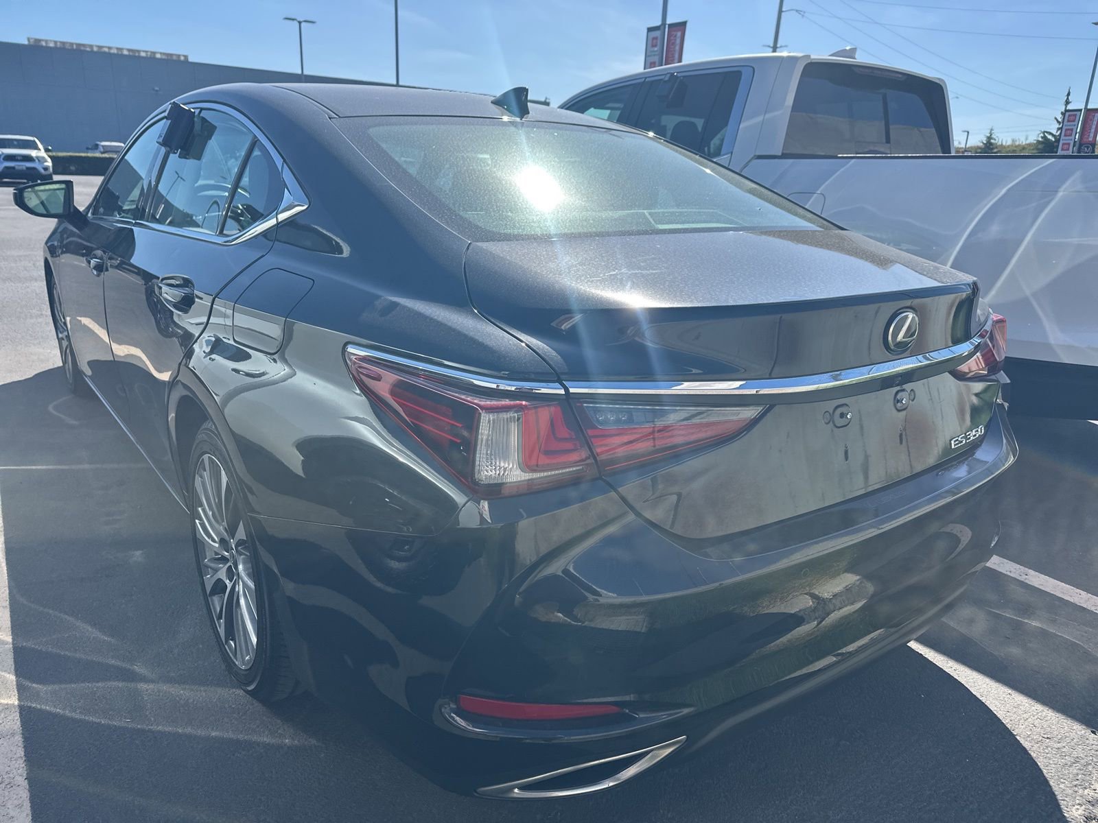 Used 2019 Lexus ES 350 w/ Premium Package image 3