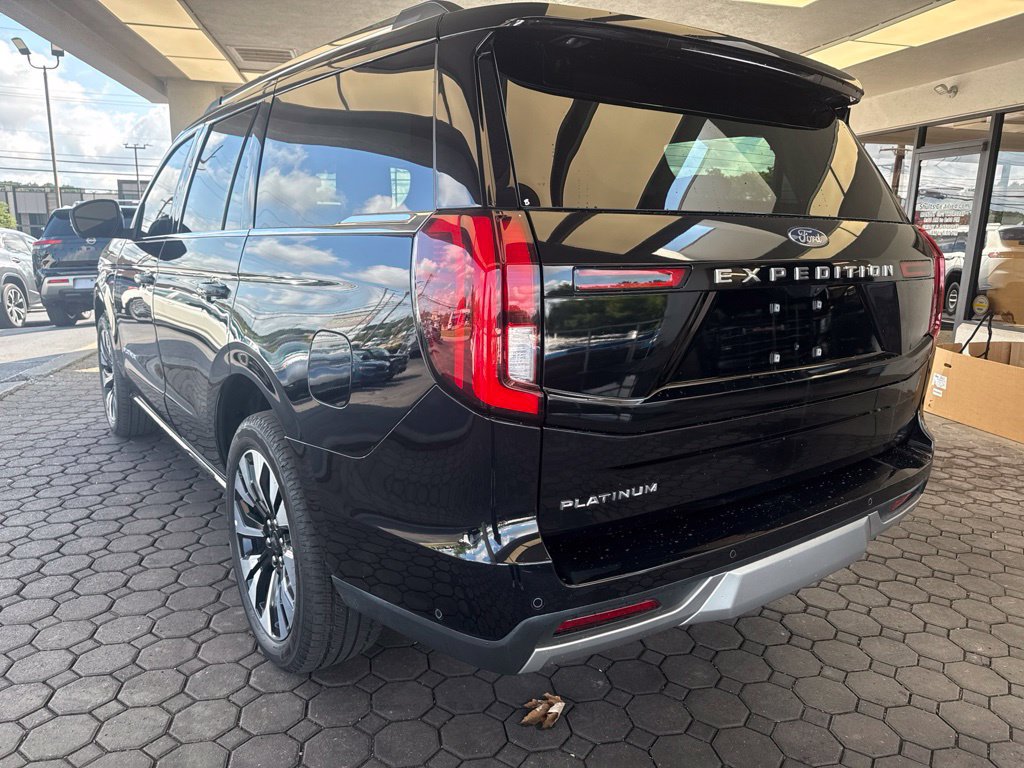 Certified 2025 Ford Expedition Platinum w/ Driver's Package AWD/4WD image 9