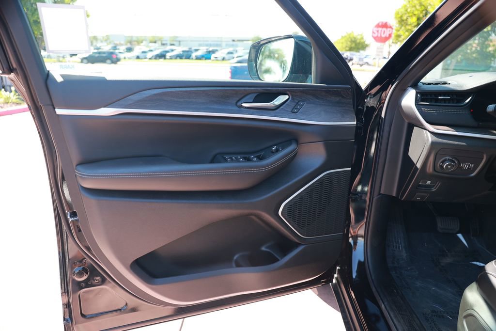 New 2026 Jeep Grand Cherokee Limited image 13