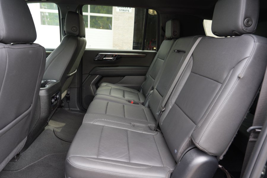 Used 2025 Chevrolet Suburban LT AWD/4WD image 17