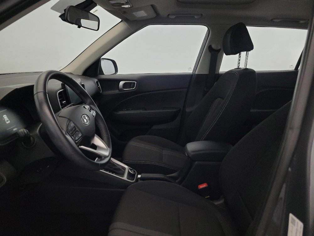 Used 2024 Hyundai Venue SEL FWD image 17