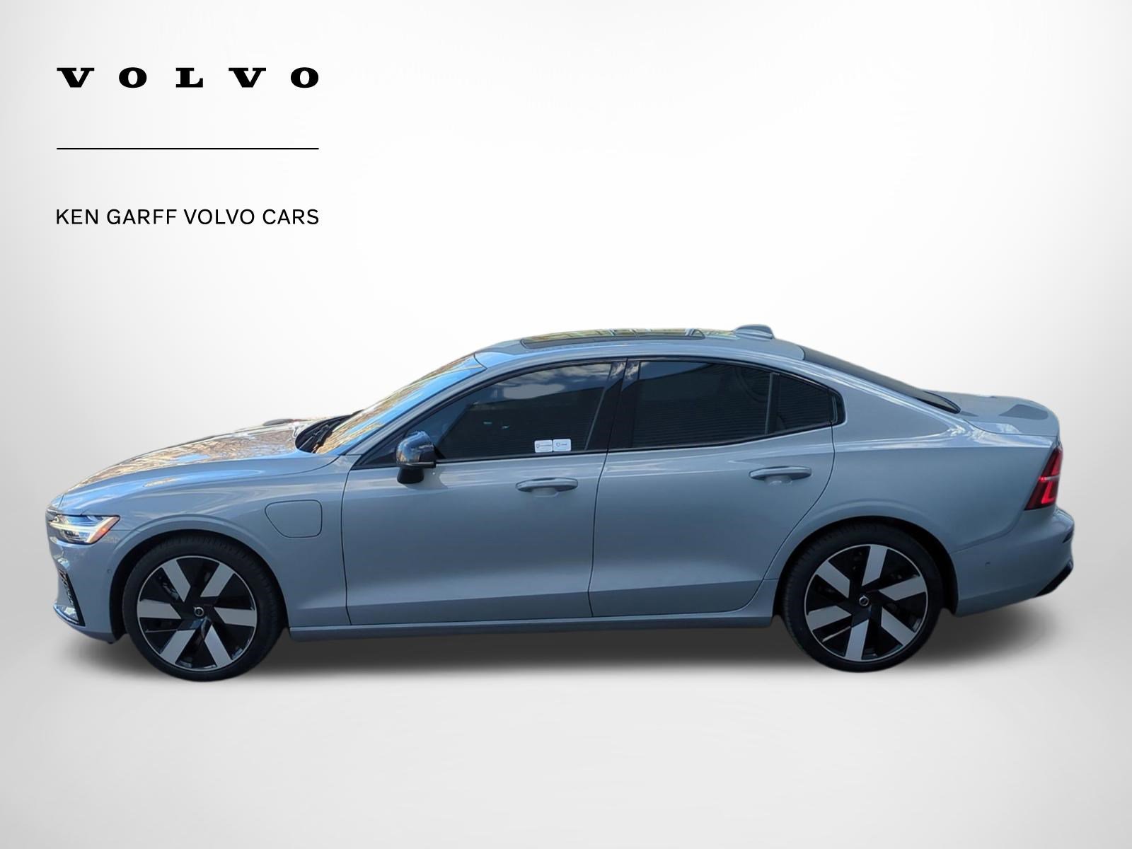 Used 2025 Volvo S60 T8 Plus image 7