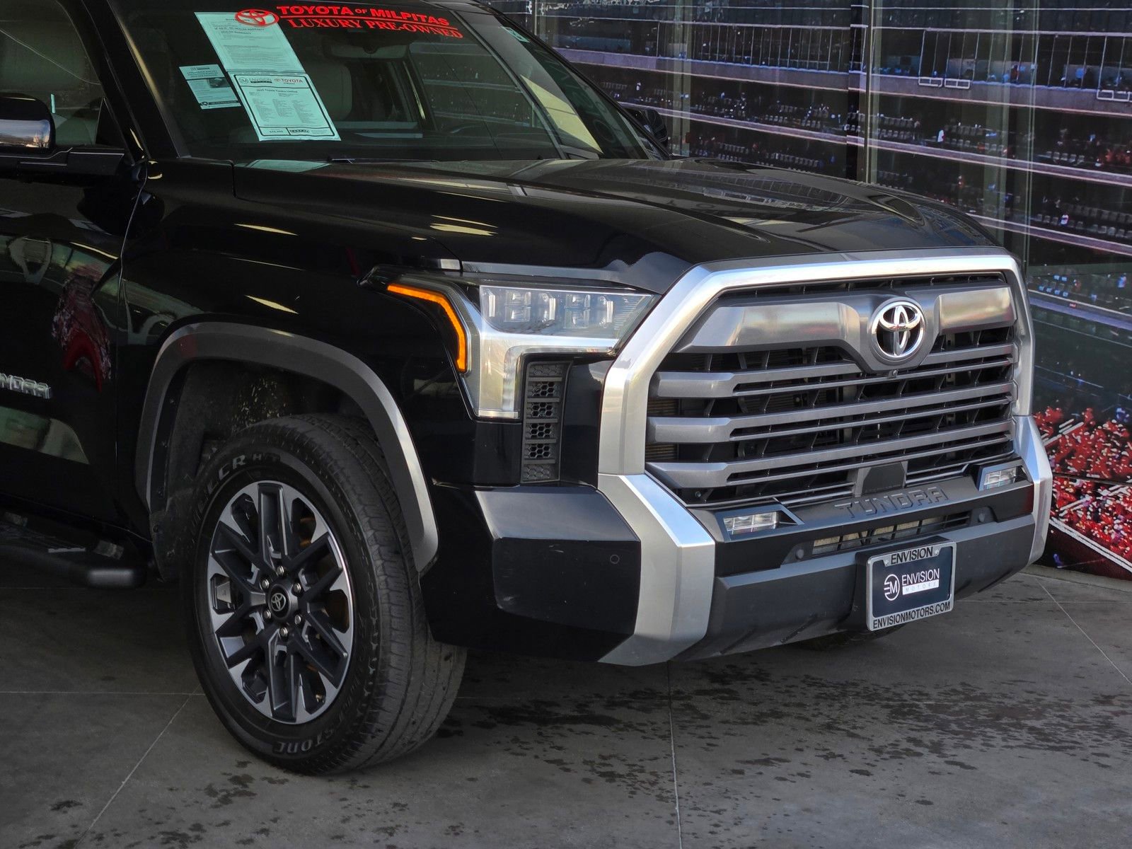Used 2025 Toyota Tundra Limited AWD/4WD image 2