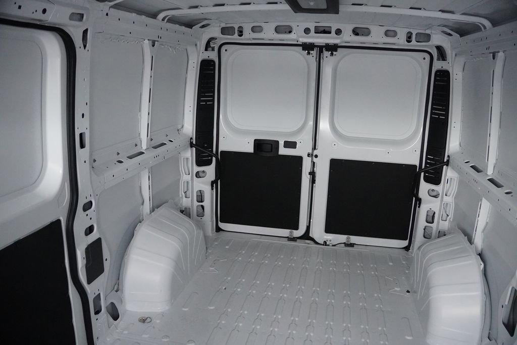 Used 2025 RAM ProMaster 2500 w/ Convenience Group image 17