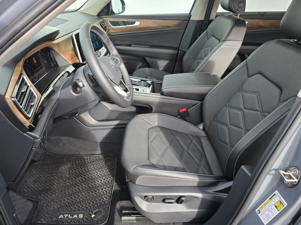 New 2025 Volkswagen Atlas SE image 13