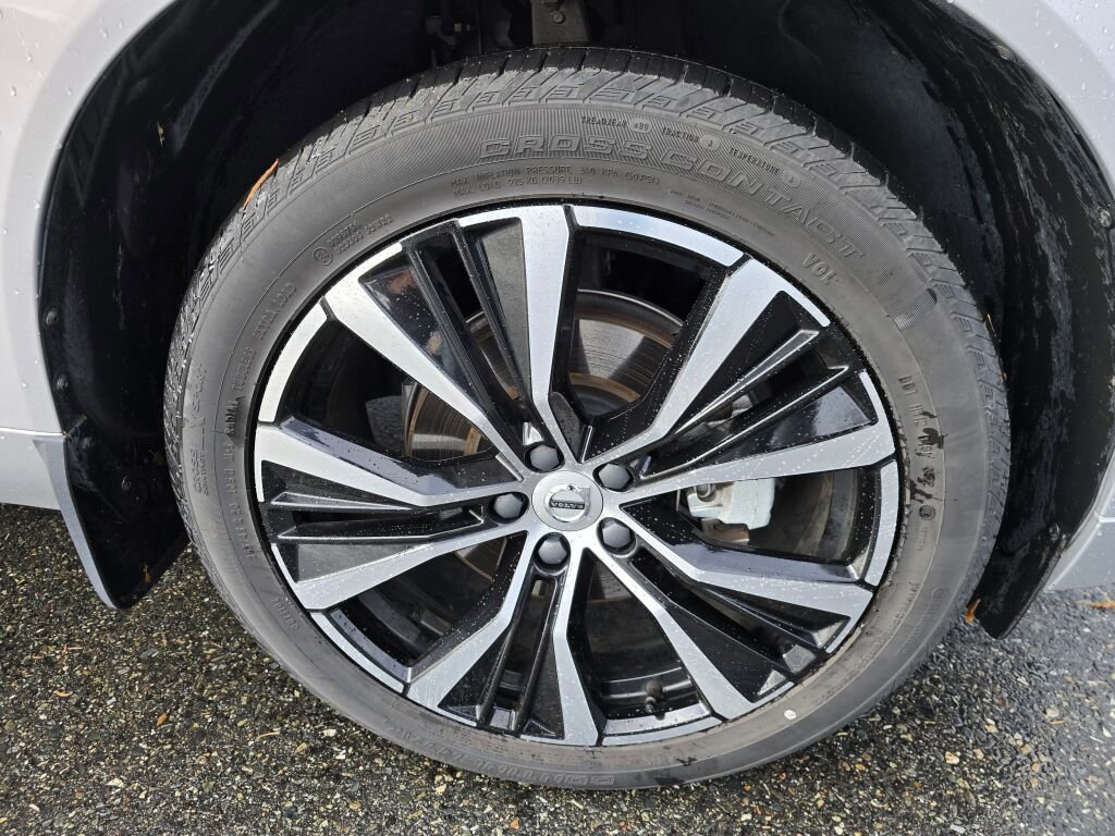 Used 2023 Volvo XC60 B5 Plus w/ Climate Package image 9