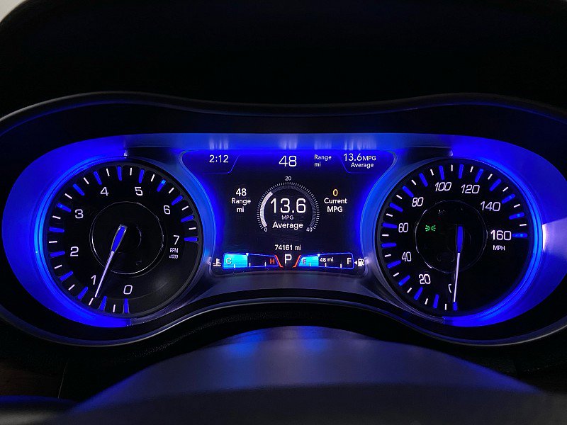 Used 2017 Chrysler 300 C Platinum image 18