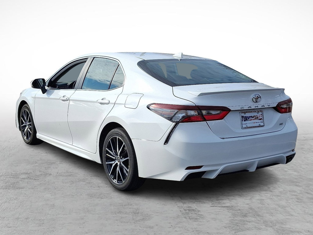 Used 2023 Toyota Camry SE image 3