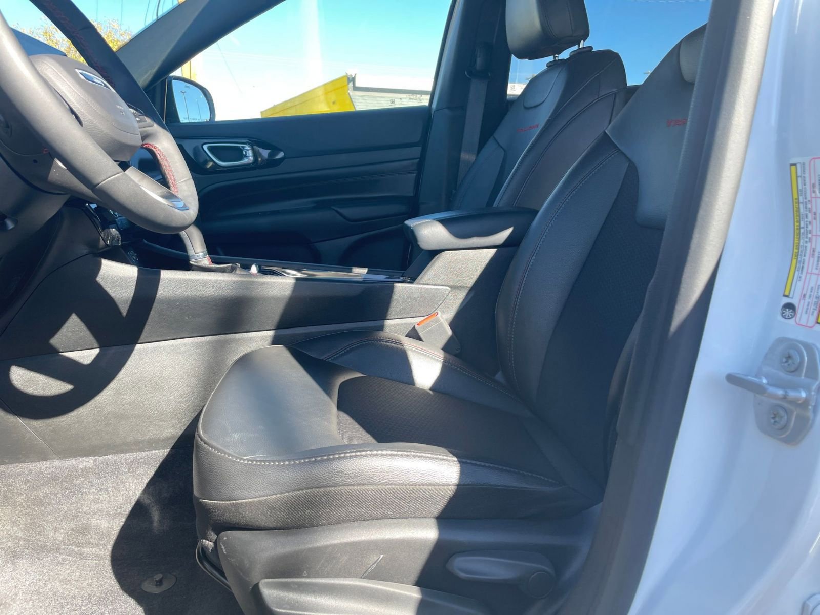 Used 2025 Jeep Compass Trailhawk image 27