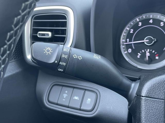 Certified 2021 Hyundai Venue SEL FWD image 19