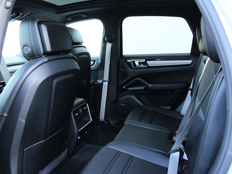 Used 2022 Porsche Cayenne Platinum Edition AWD/4WD image 16