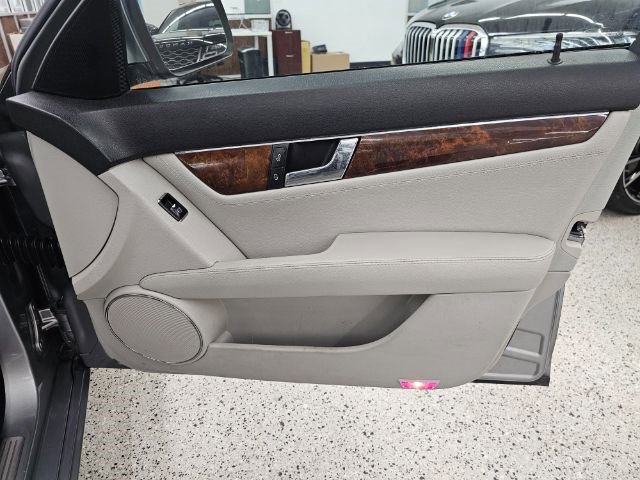 Used 2009 Mercedes-Benz C 300 Sedan image 26
