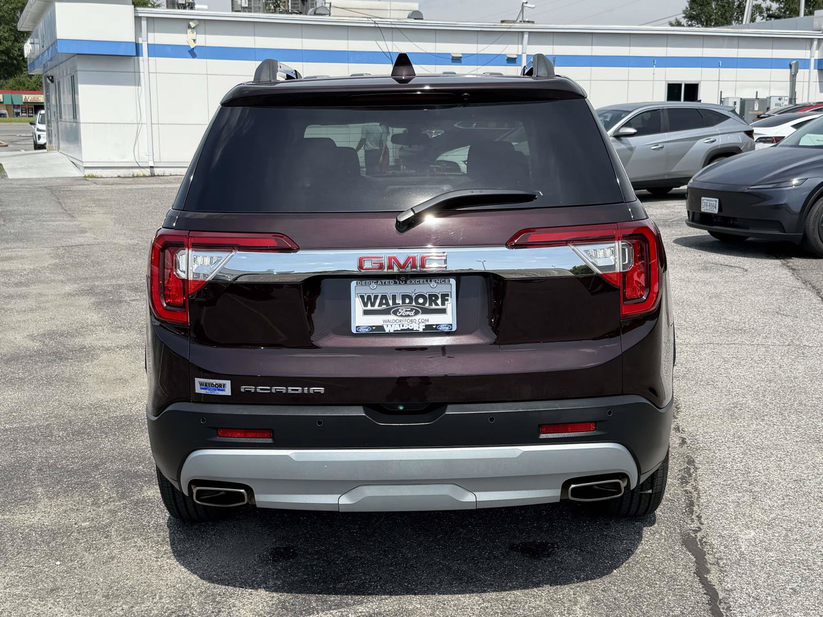 Used 2020 GMC Acadia SLE w/ Driver Convenience Package FWD image 3