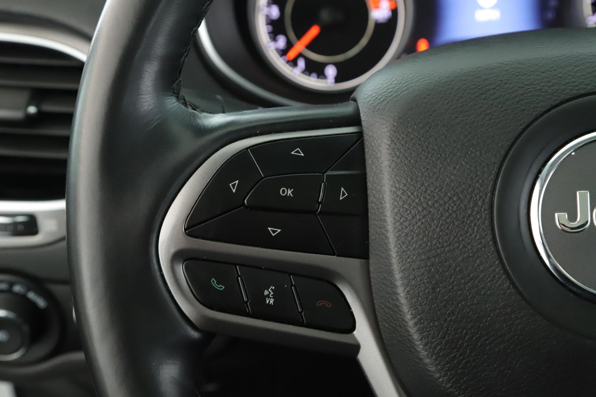 Used 2021 Jeep Cherokee Limited w/ Elite Package image 11