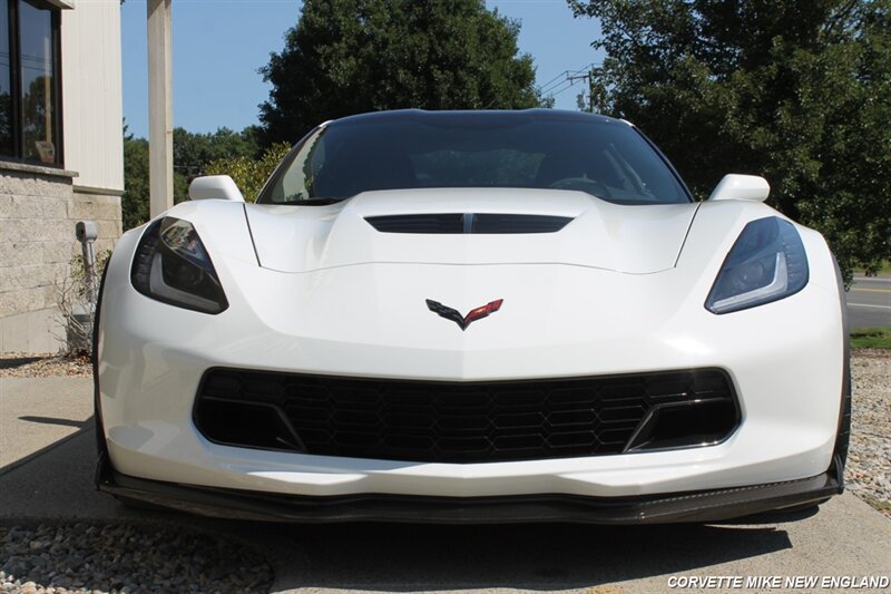 Used 2015 Chevrolet Corvette Z06 w/ 3LZ Preferred Equipment Group RWD image 11