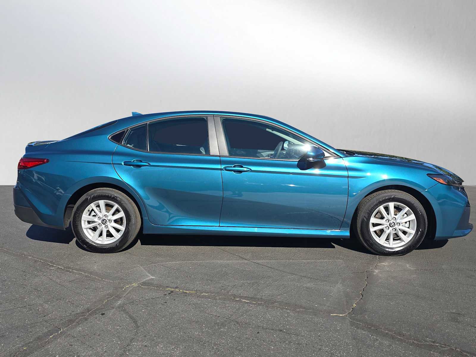 Used 2025 Toyota Camry LE image 2