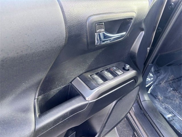 Used 2020 Toyota Tacoma TRD Sport w/ Technology Package image 13