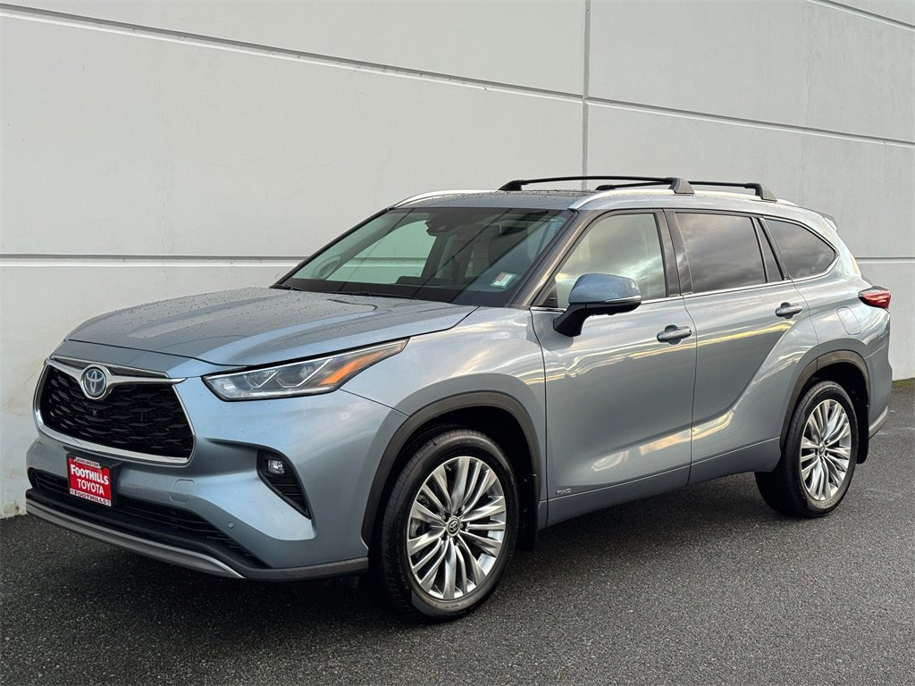 Used 2023 Toyota Highlander Platinum image 3