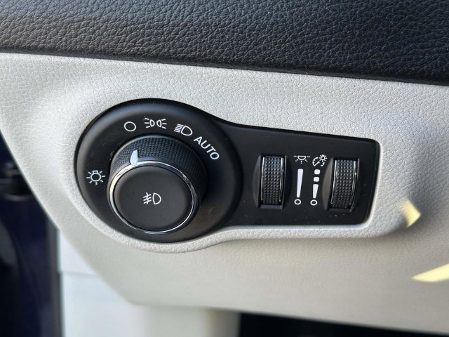 Used 2019 Jeep Compass Latitude w/ Popular Equipment Group AWD/4WD image 14