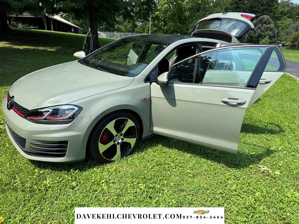 Used 2017 Volkswagen Golf 4-Door FWD image 29