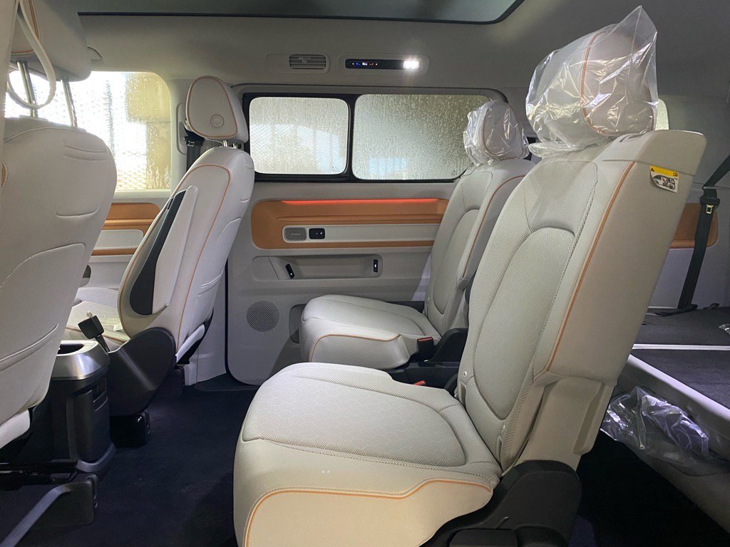 New 2025 Volkswagen ID. Buzz 1st Edition image 10