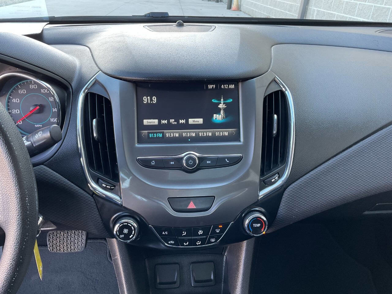 Used 2017 Chevrolet Cruze LT FWD image 19